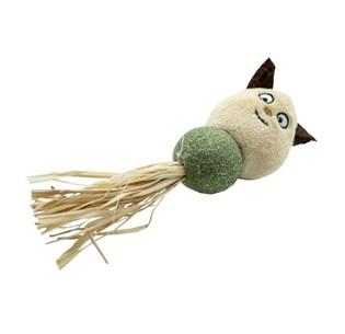 Gato em peluche com bola 